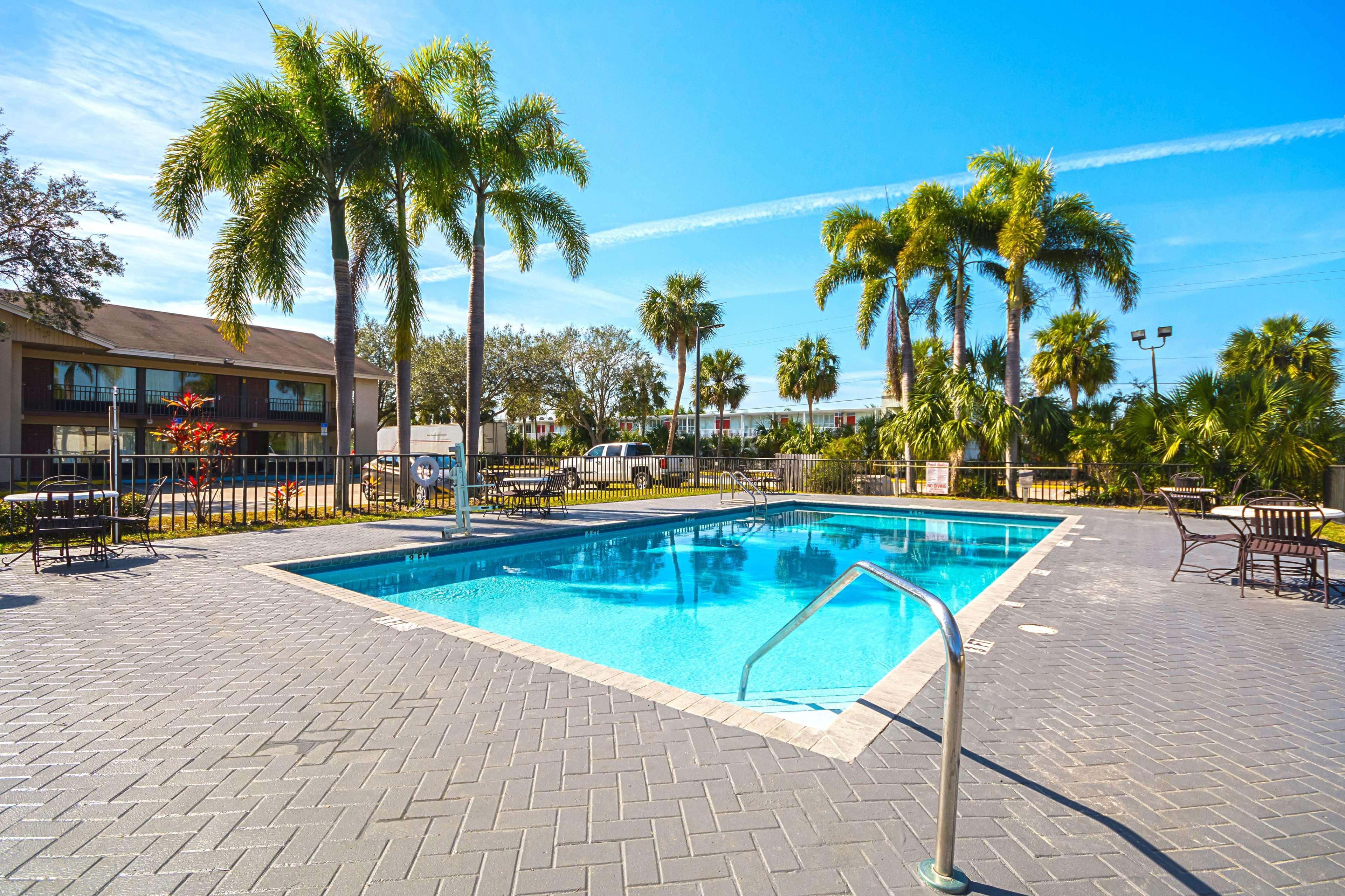 Americas Best Value Inn & Suites Мельбурн Экстерьер фото