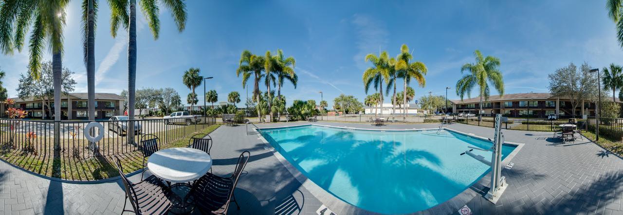Americas Best Value Inn & Suites Мельбурн Экстерьер фото